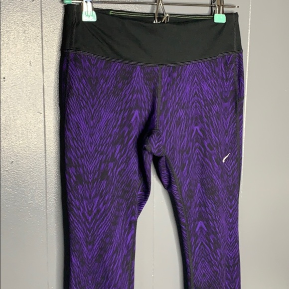 Nike Purple Abstract Animal Print Cropped Leggings - Picture 2 of 7